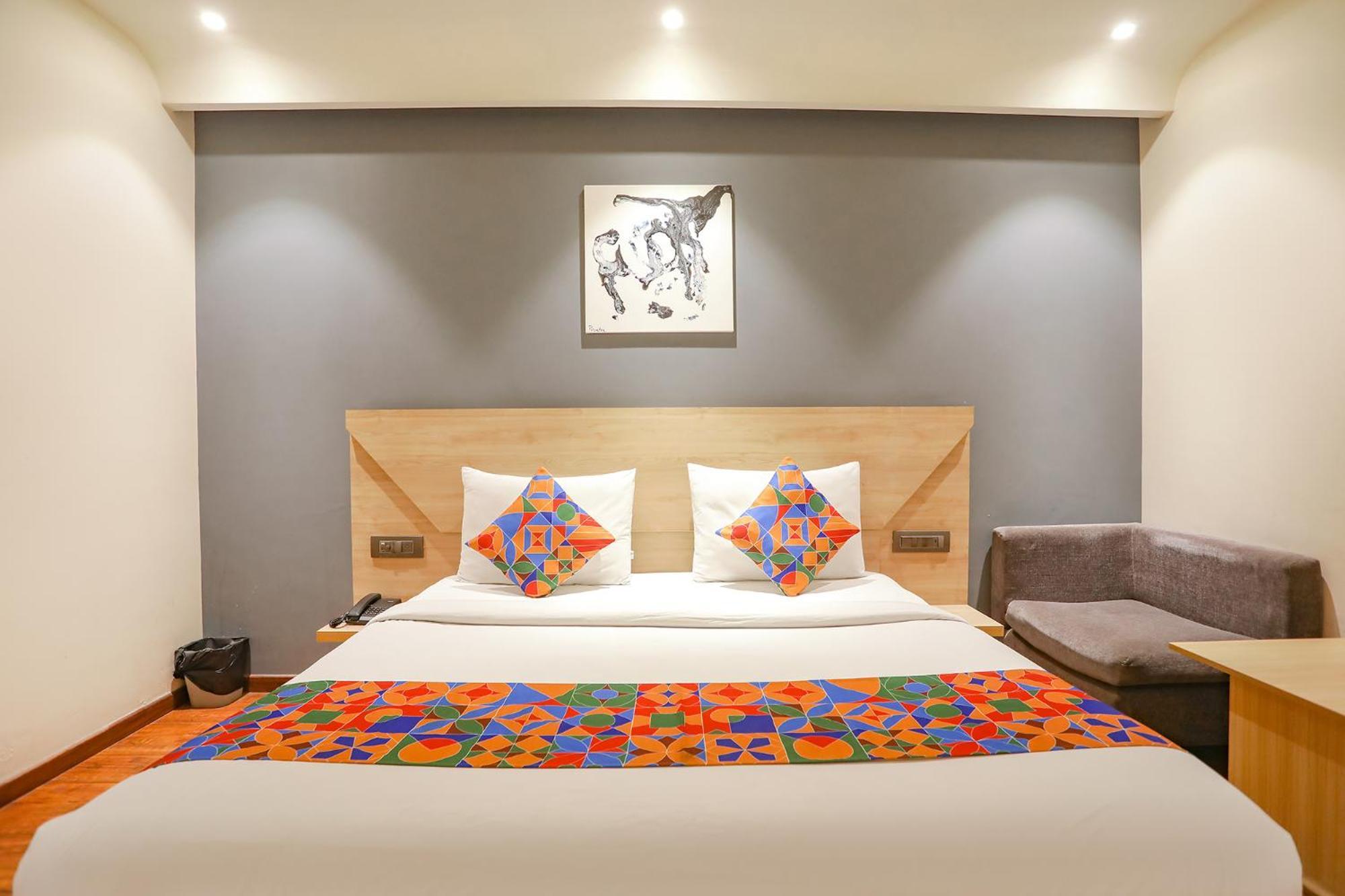 Fabhotel Jhs Studio คูร์เคาน์ ภายนอก รูปภาพ