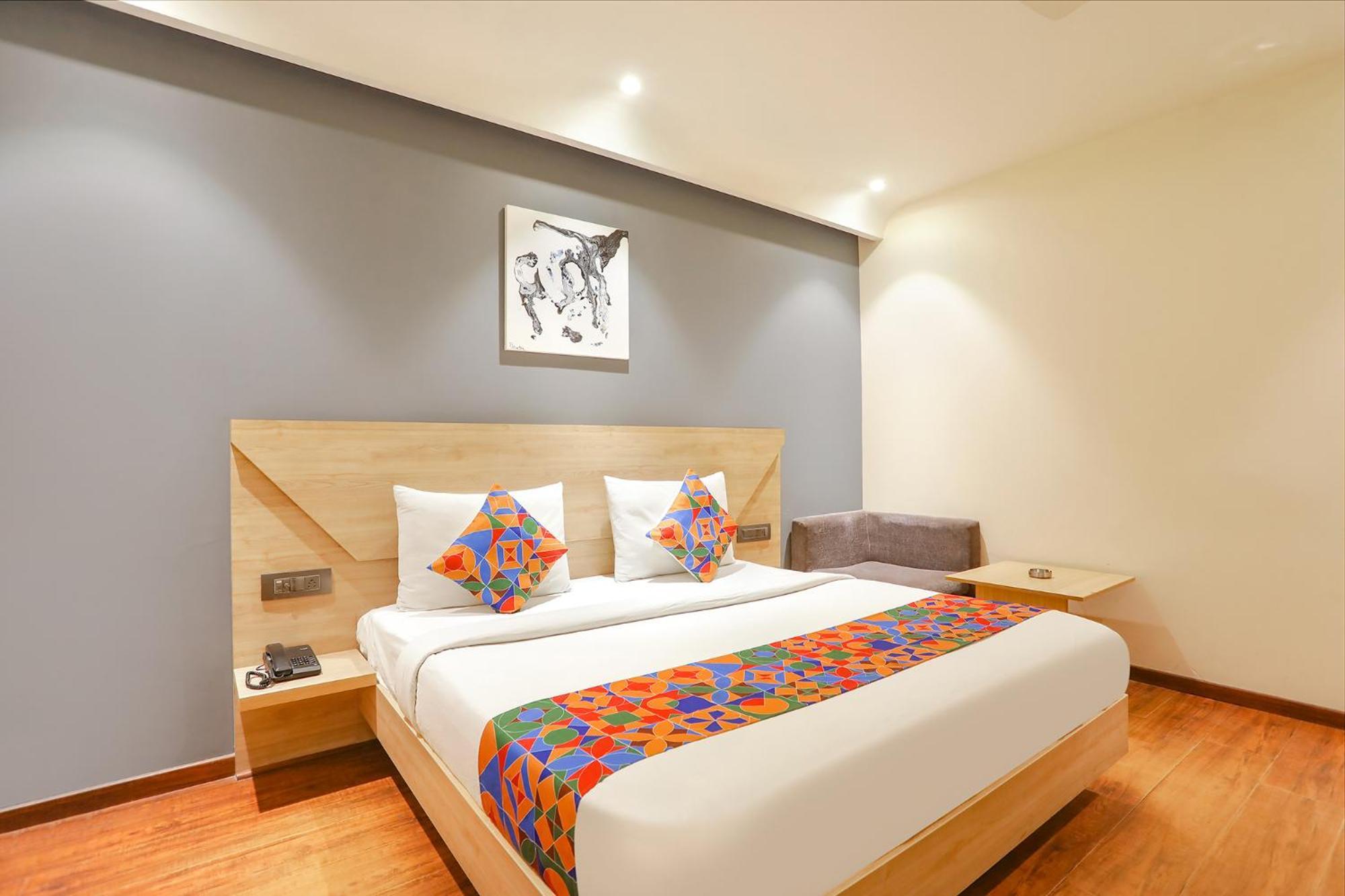 Fabhotel Jhs Studio คูร์เคาน์ ภายนอก รูปภาพ