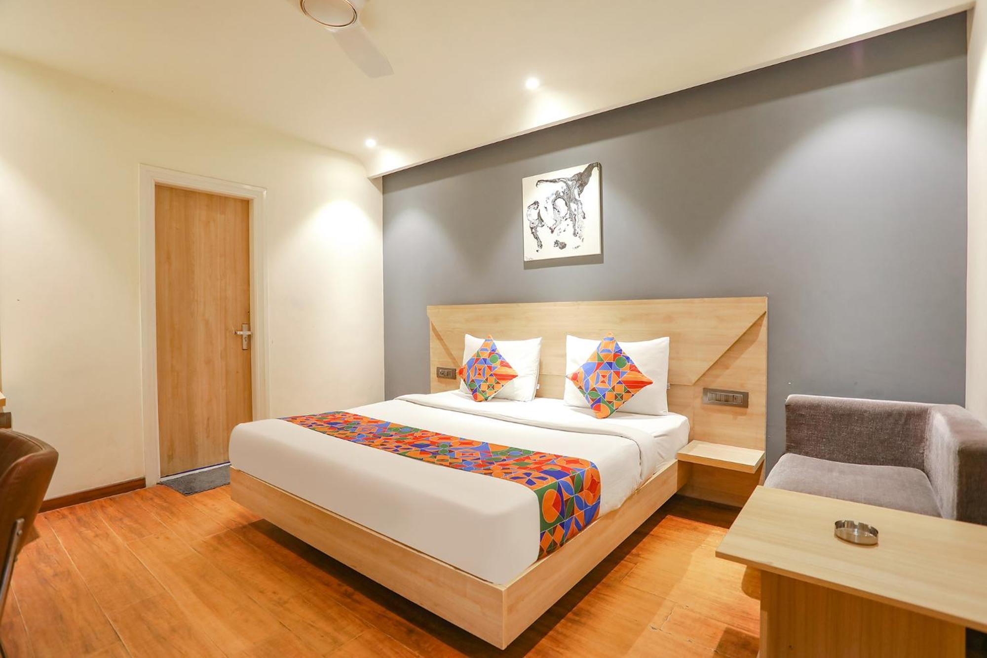 Fabhotel Jhs Studio คูร์เคาน์ ภายนอก รูปภาพ