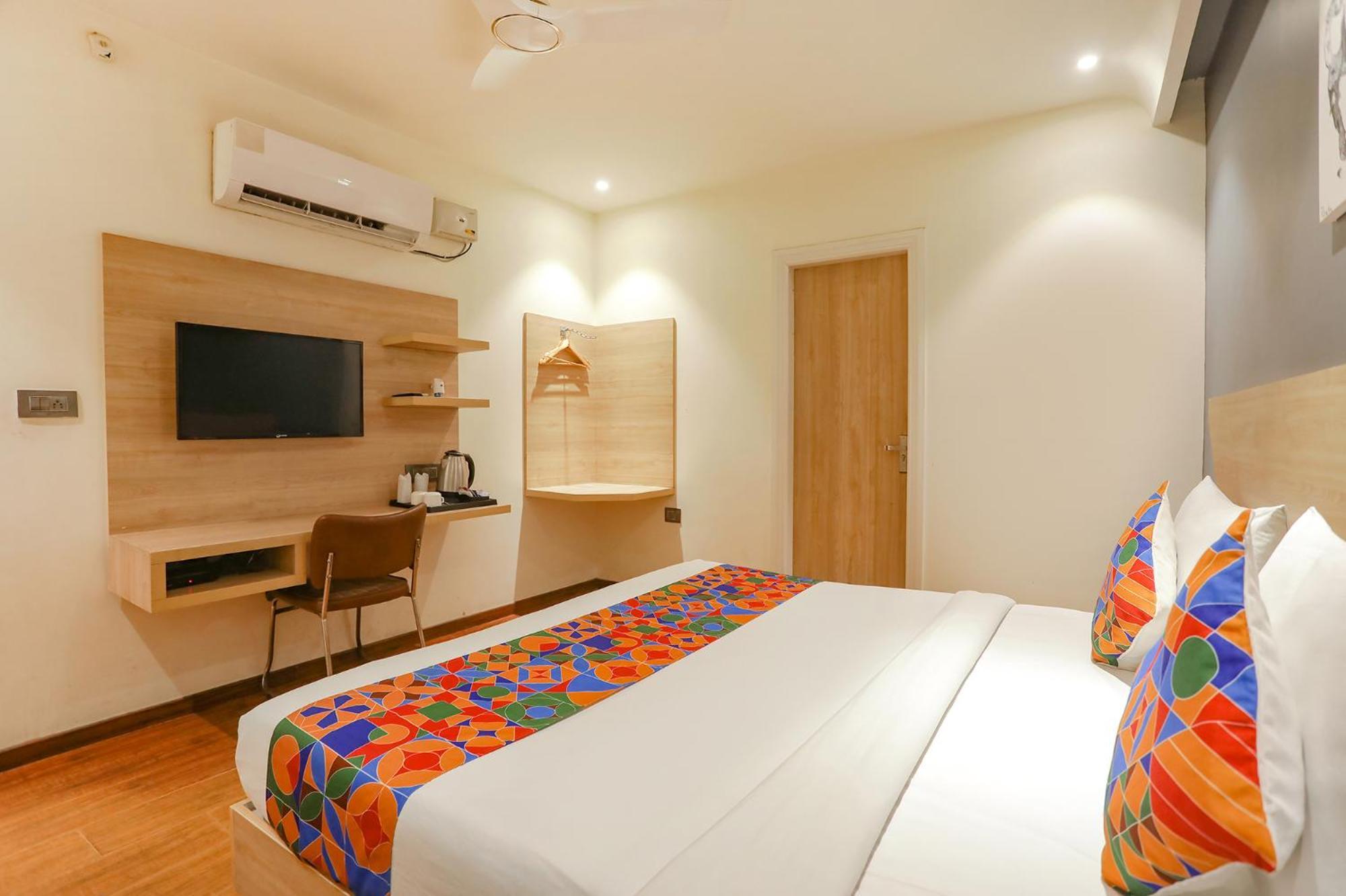 Fabhotel Jhs Studio คูร์เคาน์ ภายนอก รูปภาพ