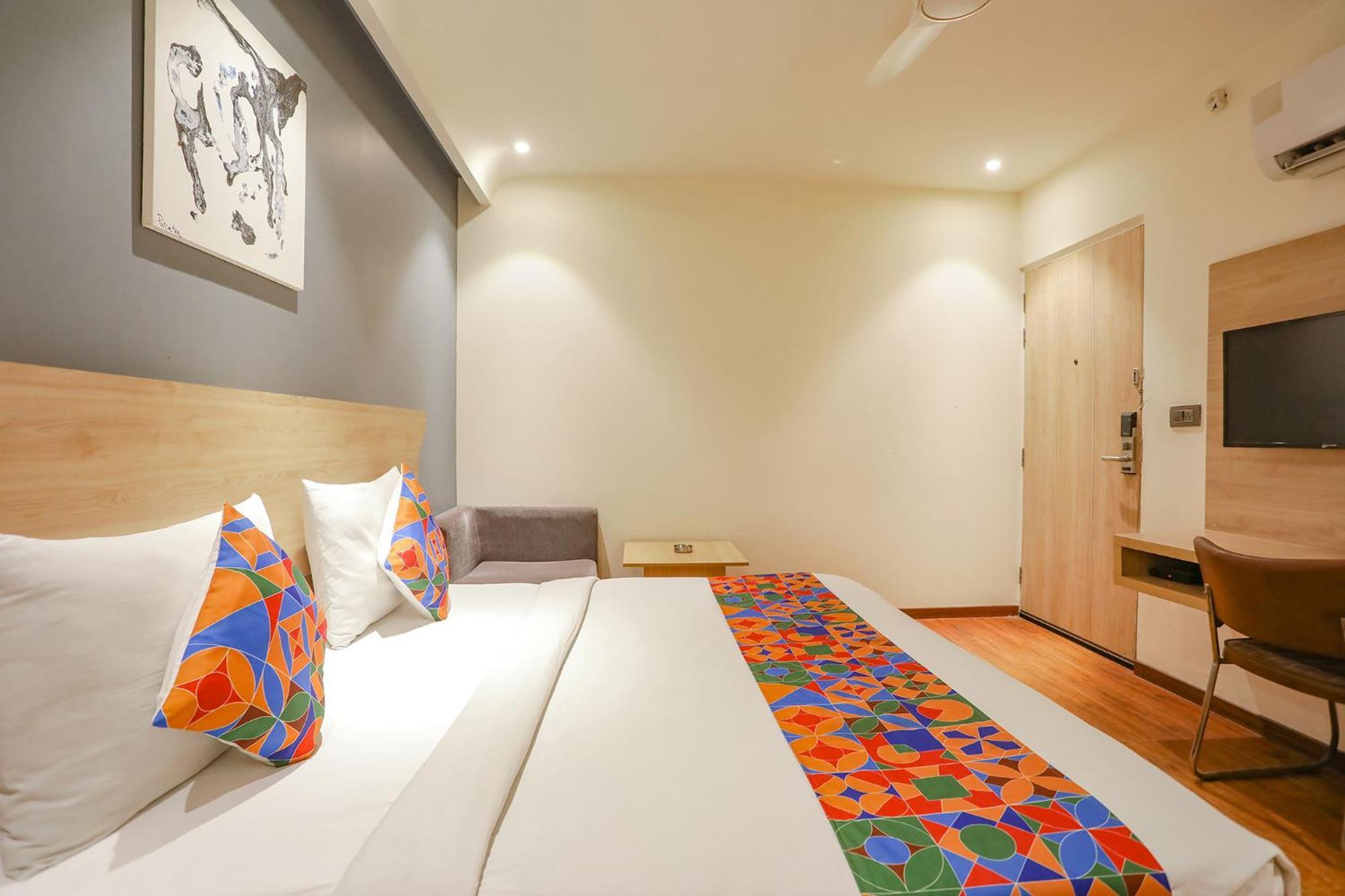 Fabhotel Jhs Studio คูร์เคาน์ ภายนอก รูปภาพ